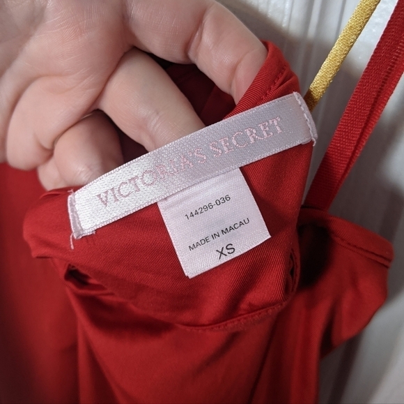 Y2K Victoria's Secret Rare Sexy Red Bodycon Keyhole Dress Gold Straps Size XS - Picture 2 of 10